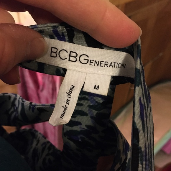 BCBGeneration Print Dress Wrap Style Front Pleats Cut out back Long Sleeve Sexy - Picture 10 of 10